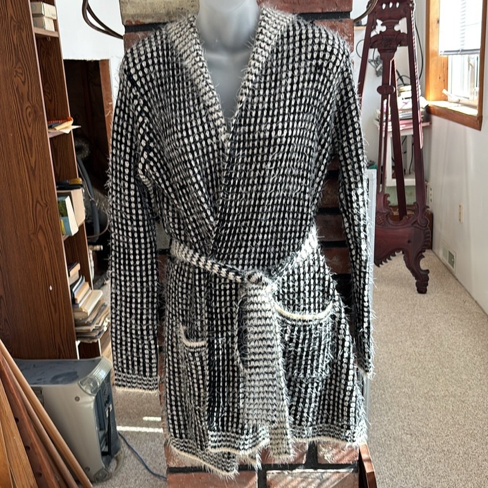 Dkny Black and White Cozy Robe